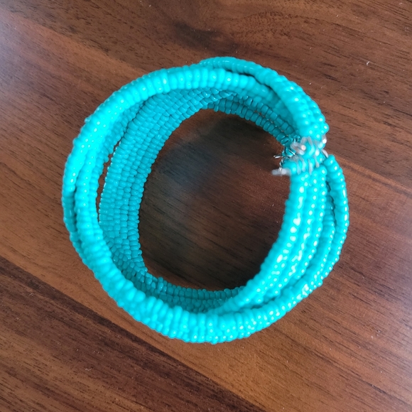 Turquoise beaded earrings and bracelet set - Picture 4 of 6